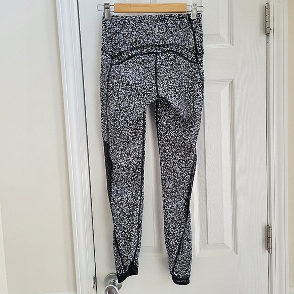 Lululemon Sole Training 7/8 Tight Sheer Mesh Panel Daisy Dust Alpine Black‎ - Picture 5 of 15